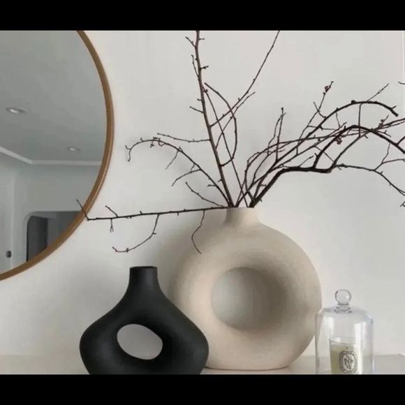 H&M Black Donut 9” Vase - Hard to find - Picture 5 of 8